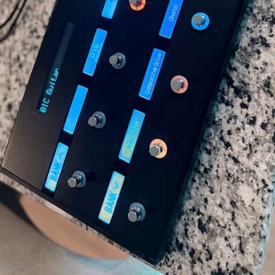 Line 6 Helix Rack with Controller  - Black image 2