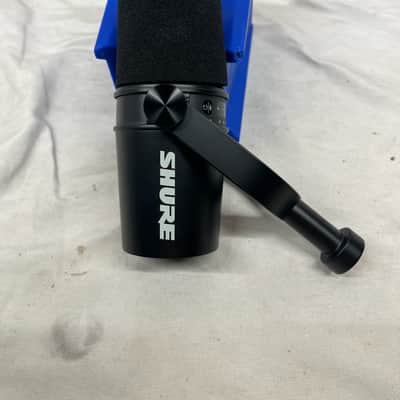 Shure MV7 Dynamic XLR and USB Microphone image 5