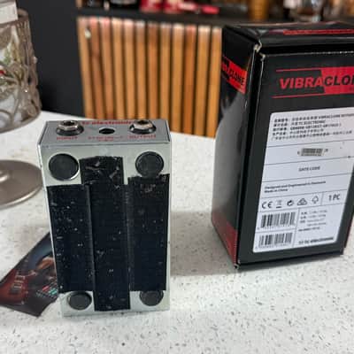 TC Electronic Vibraclone Rotary Speaker Simulator Chorus/Tremolo Pedal w/ Original Box image 6