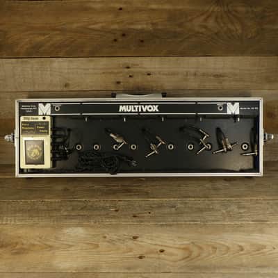 Multivox SE-PB Pedalboard with SE-XP Power Supply (120 volt) carrying case hard case image 4