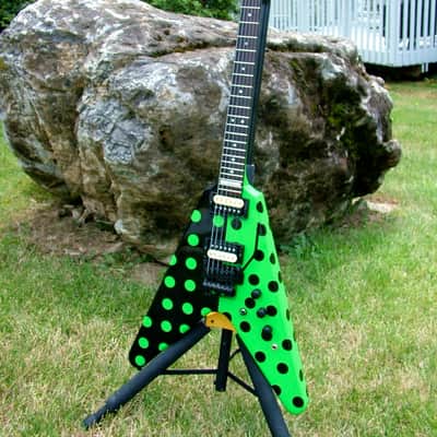 Hamer Vector 1986 Polka Dots image 1