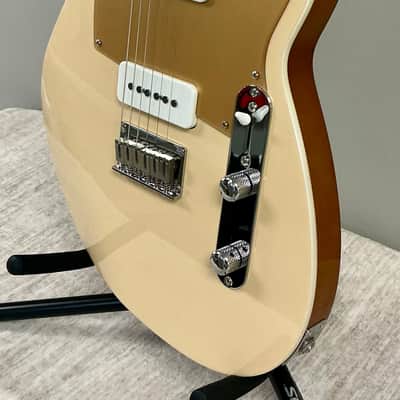 Reverend Charger 290  -  Sandstone image 3