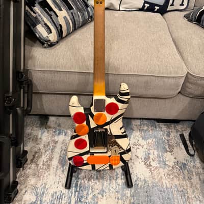 EVH Judah Guitars EVH Frankie Stripes Relic - White / Black - w/HSC 2025 - Custom relic image 6