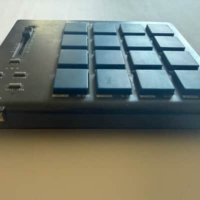 Akai MPD18 - Blue Pads image 2