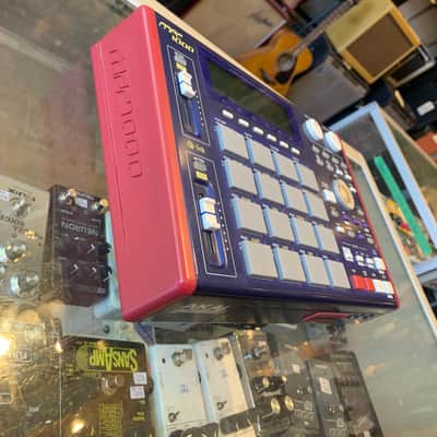 Akai MPC1000 Music Production Center 2004 - 2013 - Blue image 3