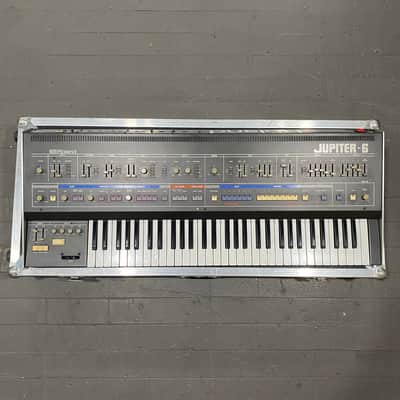 Roland Jupiter-6 with Flight Case and FV-200 Expression Pedal