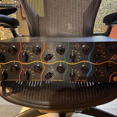 EAR 825 TWO-CHANNEL 5-BAND EQUALIZER image 2