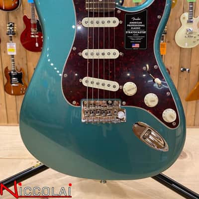 Fender American Professional Classic Stratocaster, Rosewood Fingerboard, Faded Sherwood Green Metallic image 4