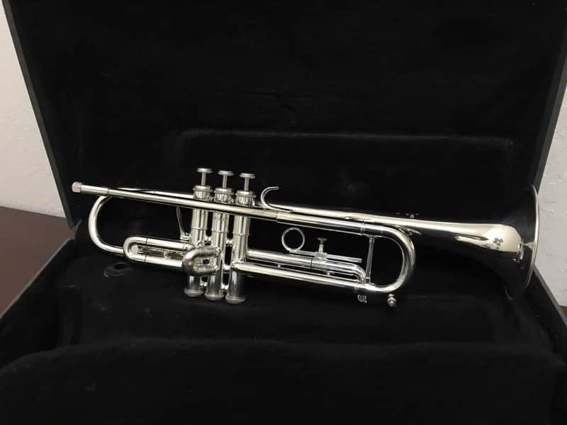 トランペット　Getzen Eterna Doc Severinsen A Getzen Eterna Severinsen Model trumpet with a 1st valve slide