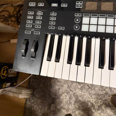 Novation ReMOTE 61 SL MKIII MIDI Controller 2018 - Present - Black image 2