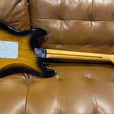 Fender American Vintage '57 Reissue Stratocaster 1989 2-Tone Sunburst image 5