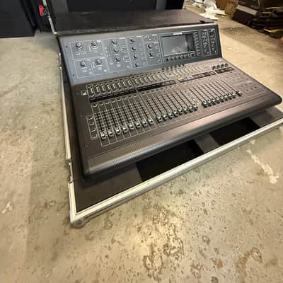 Midas M32 LIVE 40-Channel Digital Console 2014 - Present - Black image 4