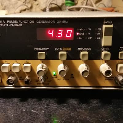Générateur de fonction et d'impulsion HEWLETT PACKARD modèle HP8111A. image 2
