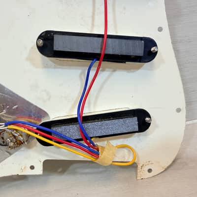 Uknown Loaded Stratocaster Pickguard Assembly – 3 Single Coil Pickups – Complete Wiring Harness – Aged White image 4
