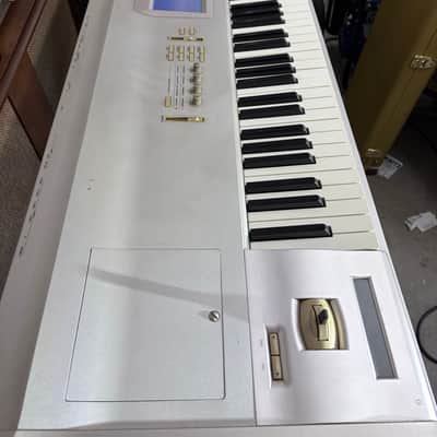 Korg Triton Studio 88-Key 120-Voice Polyphonic Workstation 2002 - 2005 - Silver image 3