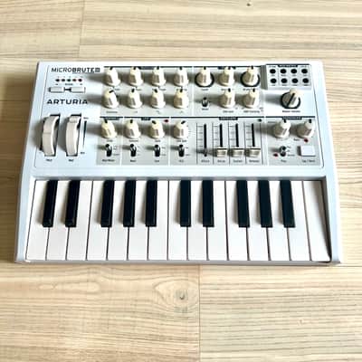Arturia MicroBrute 25-Key Synthesizer image 2