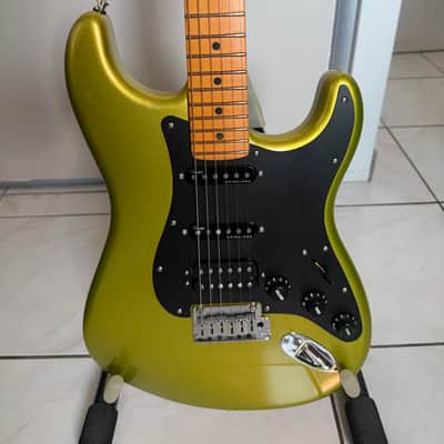 Fender American Ultra II Stratocaster with Maple Fretboard 2024 - Present - Solar Flare image 4