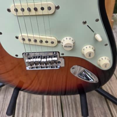 2018 Fender Classic player 60s stratocaster - Gloss polyurethane W/gig bag and extras image 10