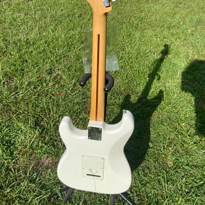 Fender Player Stratocaster 2018 - White w/ gigbag image 6