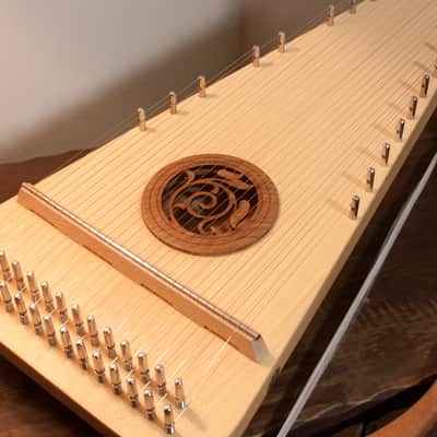 Roosebeck Alto Rounded Psaltery - Right Hand image 3