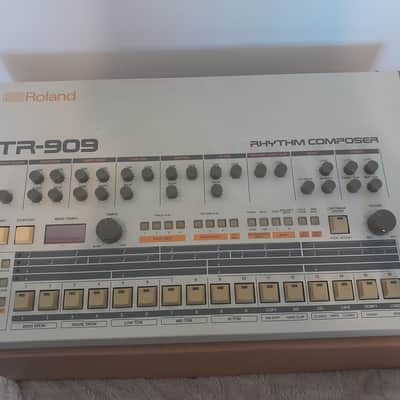 Roland TR-909 Rhythm Composer 1983 - 1985 - White image 8