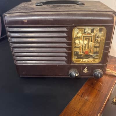 1940 Emerson EC 301 Bakelite Vintage Tube Radio image 2
