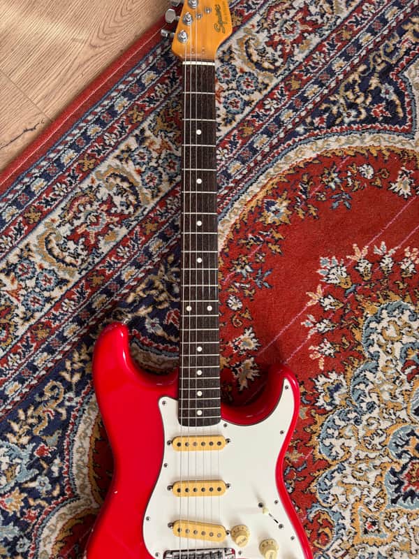 Squier E - seria 1984 - fiesta red image 1