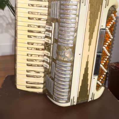 Noble Piano Accordion, 41/120, LMH, 7 registers, Made in Italy, in excellent playing condition and very good cosmetic condition image 7