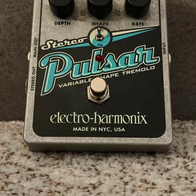 Electro-Harmonix Stereo Pulsar Analog Tremolo 2007 - Present - Blue image 1