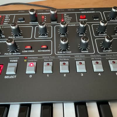 Sequential Prophet-6 49-Key 6-Voice Polyphonic Synthesizer 2018 - 2020 - Black with Wood Sides image 8