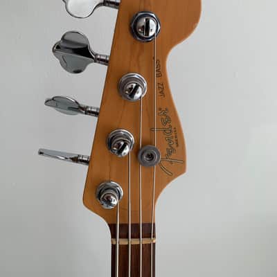 Fender American Deluxe Jazz Bass with Rosewood Fretboard 1995 - 1998 - Crimson Burst image 3