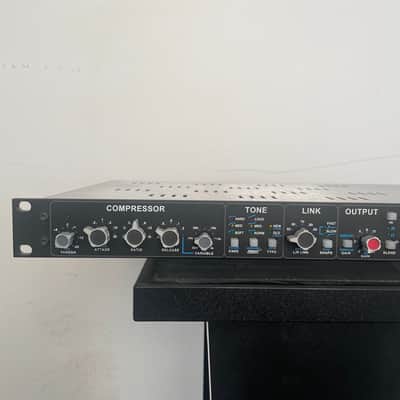API 2500+ Stereo Bus Compressor 2020 - Present - Black image 4