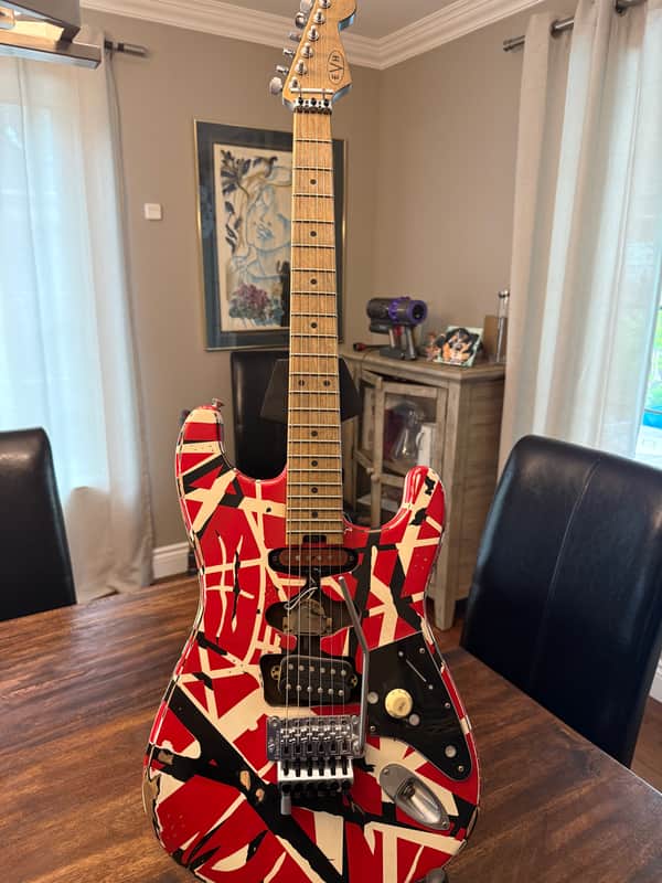 EVH Striped Series Frankie 2020 - Red / White / Black Stripes Relic image 1