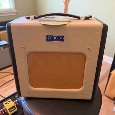 Fender Champion 600 5-Watt 1x6" Guitar Combo 2007 - 2012 - Two-Tone Blonde / Brown image 2