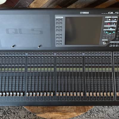 Yamaha QL5 Digital Mixing Console image 3
