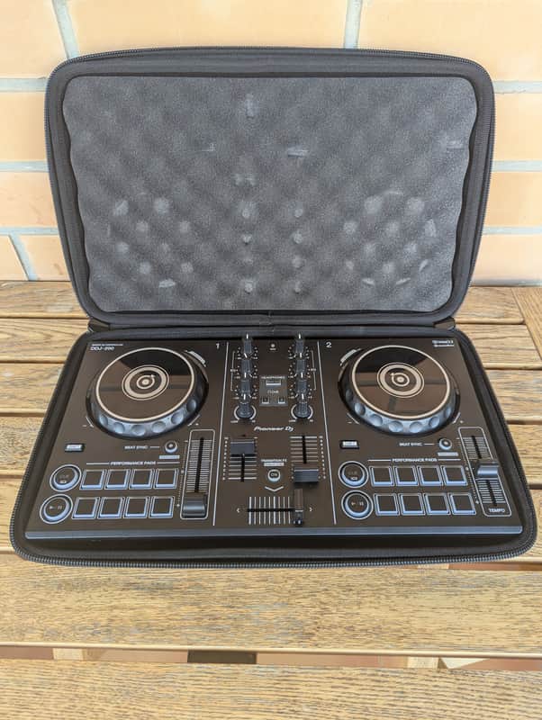 Pioneer DDJ-200 2-Channel WeDJ Smart DJ Controller 2019 - Present - Black image 1