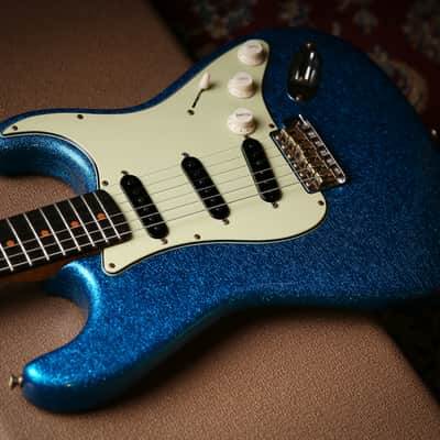 Fender USA Custom Shop 62 Flamethrower Stratocaster Relic Blue Sparkle image 14
