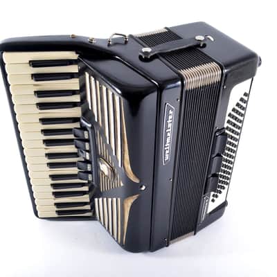 TOP German Made Piano Accordion Weltmeister Manuela II - 80 bass, 8 reg. (5+3) + Hard Case & Shoulder Straps ~ Akkordeon image 5