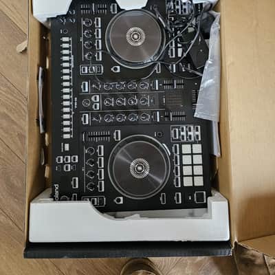 Roland DJ-505 DJ Controller - Black image 3