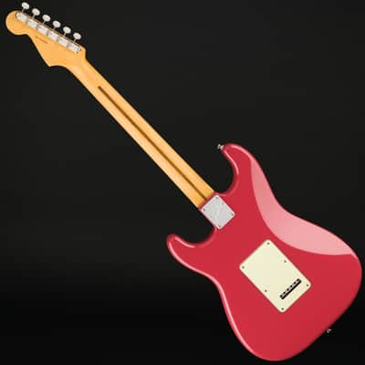 Fender American Professional Classic Stratocaster, Rosewood Fingerboard in Faded Dakota Red image 4