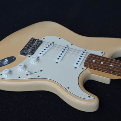 Fender American Standard Stratocaster made in USA 2008*all original/one owner*very fine guitar that sounds/plays/looks really great*nicely aged olympic white*frets are 100%* image 4