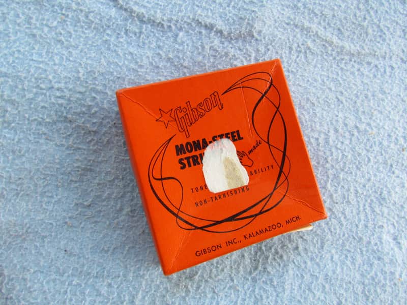 Gibson Hi-Fi Flat Wound String Box Made In Germany! 1950's Era Gibson Guitar Hi-Fi Flat Wound No. 040 String Box Cool Case Candy image 1