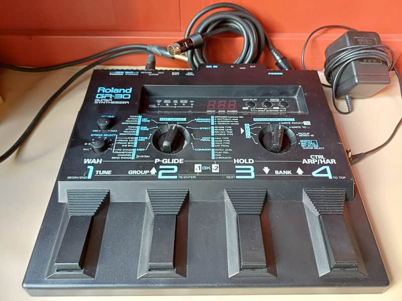 Roland GR-30 Guitar Synthesizer 1996 - 2000 - Black image 1