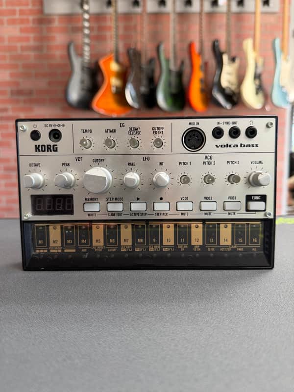 Korg Volca Bass Analog Bass Sequencer/Synthesizer 2013 - Present - Silver/Black image 1