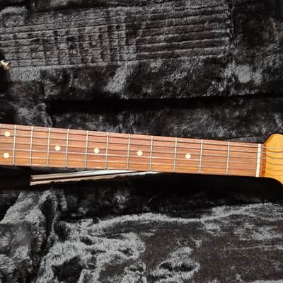 Fender MIM Vintera '60s Stratocaster with Pau Ferro Fretboard w/ HSC 2020 - 3-Tone Sunburst image 3