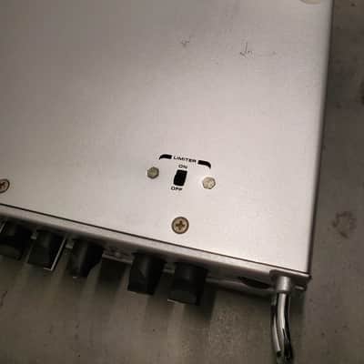 Gallien-Krueger MB500 500-Watt Ultra Light Bass Head 2010s - Silver image 4