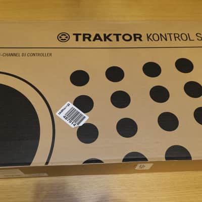 Native Instruments Traktor Kontrol S3 DJ Controller 2019 - Present - Black image 10