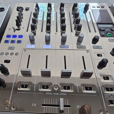 Pioneer DJ Platinum Edition Setup (2x CDJ-2000 Nexus + 1x DJM-900 Nexus) with Flight Cases image 2