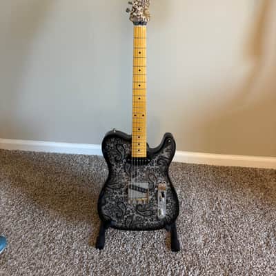 Crook T style 2019 - Black paisley image 1