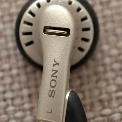 Sony N.U.D.E MDR-E484 Twin Turbo Ceramic Cela Dynamic Earphones